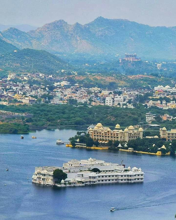 Places to Visit in Rajasthan - City Palace & Lake Pichola in Udaipur